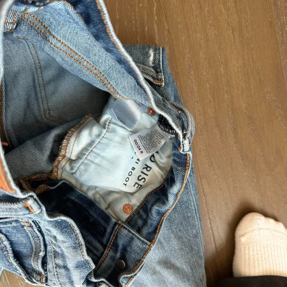 Lucky Brand Distressed Jeans - Picture 3 of 4